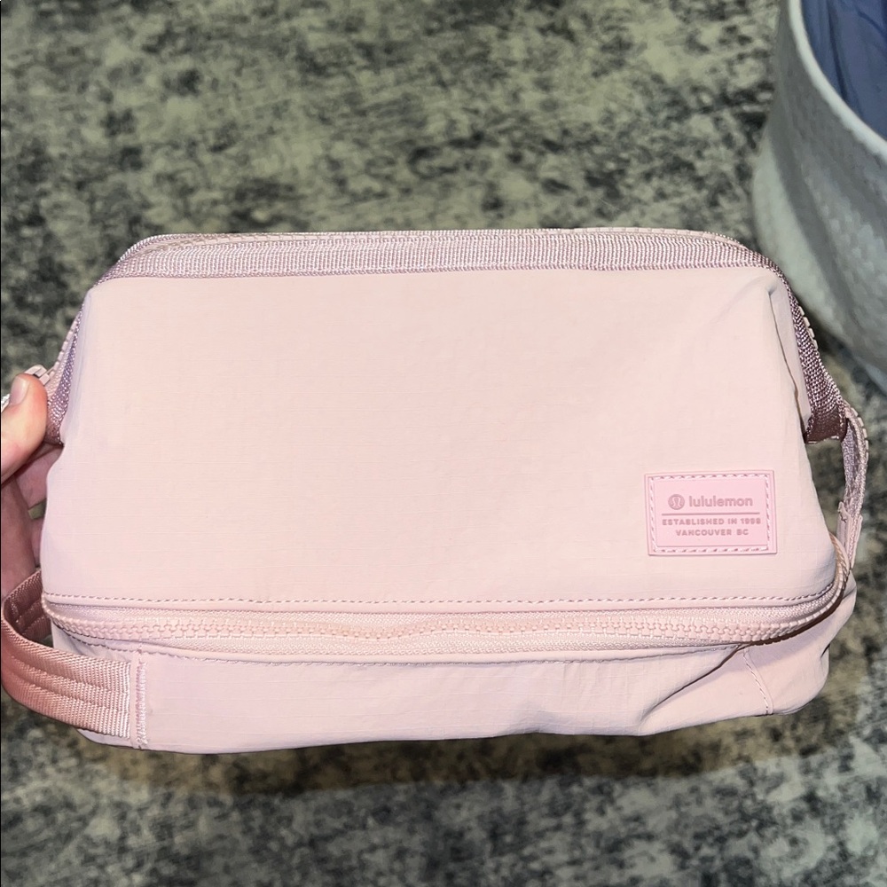 lululemon dual compartment toiletry bag